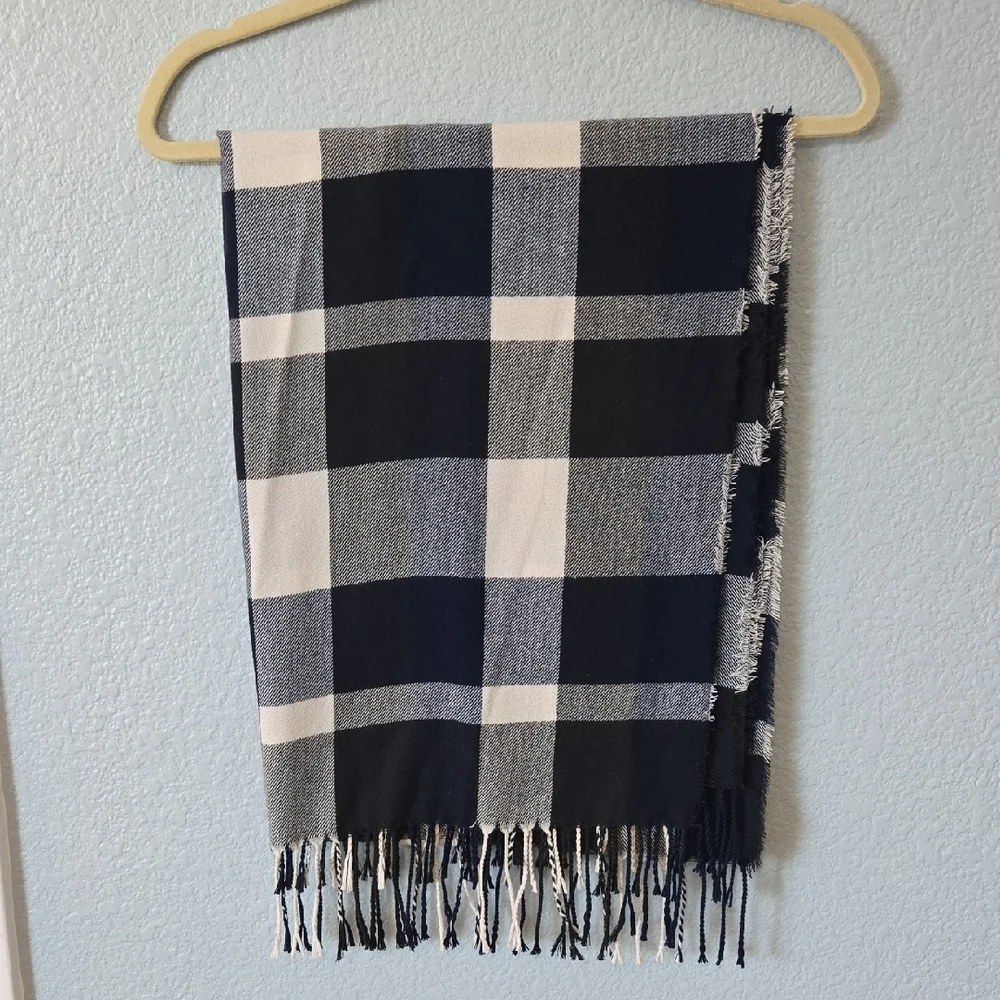PLUSH APPAREL Ultra Soft Plaid Scarf Tartan Pattern Navy Gray Black 27 X 82
